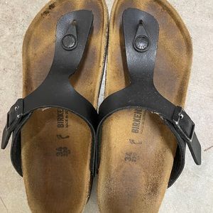 Girls Birkenstock Gizeh size 34 (size 3-3.5)